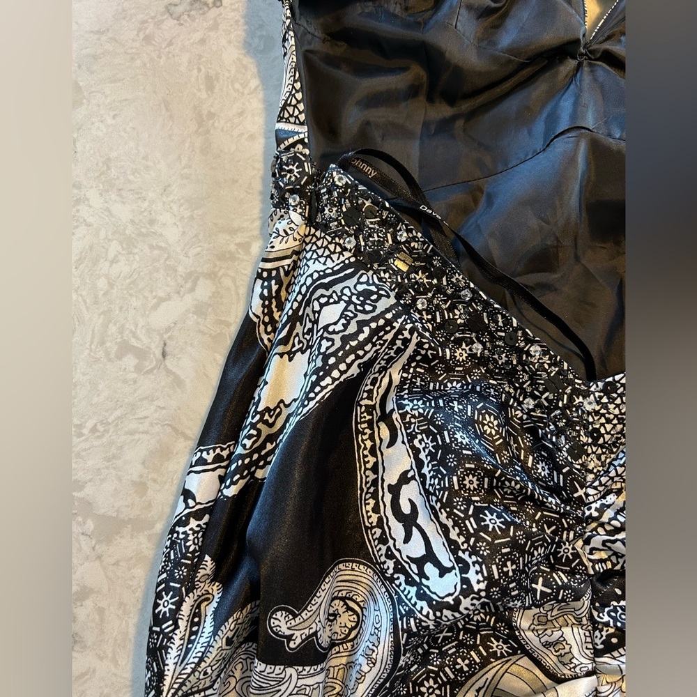 Dave & Johnny Black and White Paisley Maxi Dress with Crisscross Straps size 5/6 - Picture 11 of 16